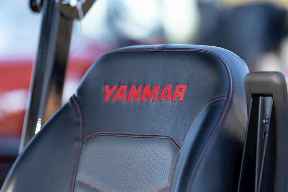 SA223 KURO seat with custom stitching