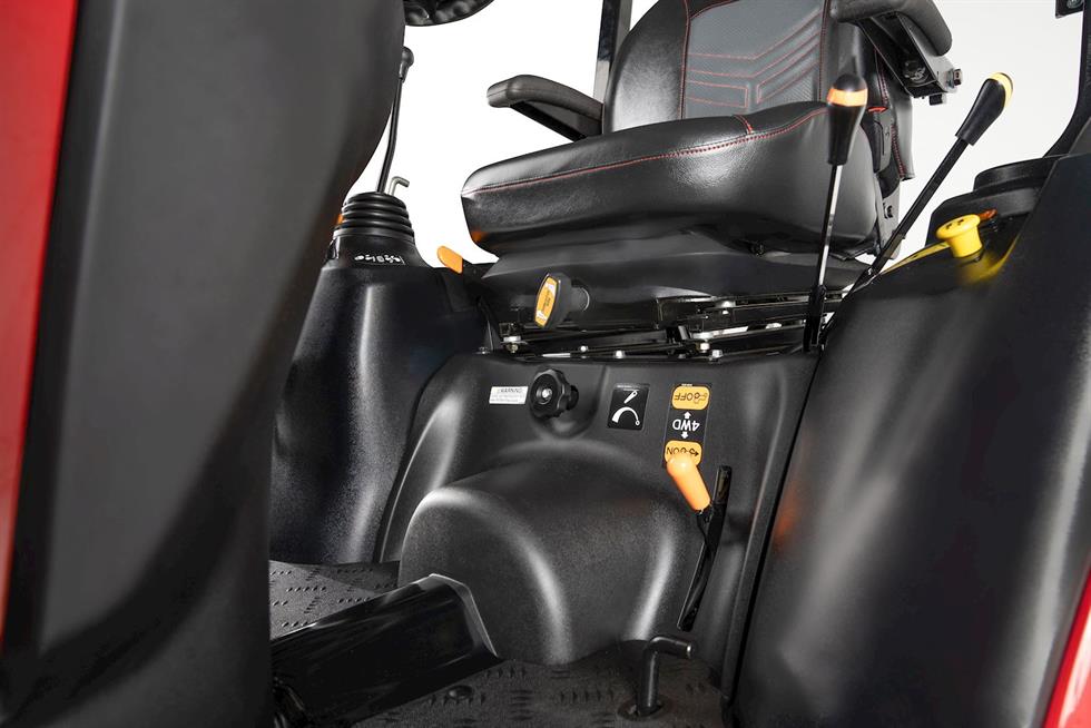 SA223 KURO lower seat controls